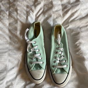 Converse Womens shoes size 7 1/2 never worn